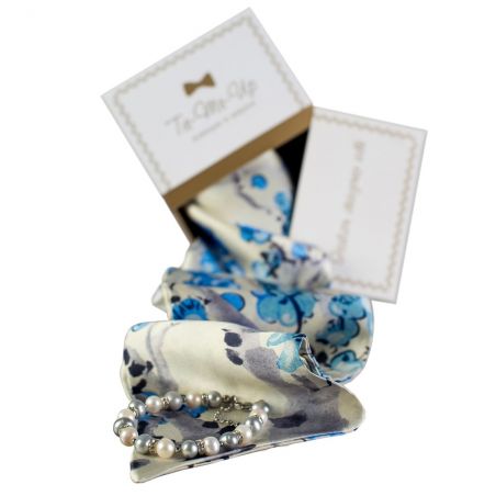 Luxury gift: C'est Moi Long Scarf and Bow