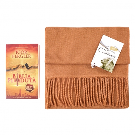 Gift Cashmere Foulard Camello and bestseller Biblia Pierduta