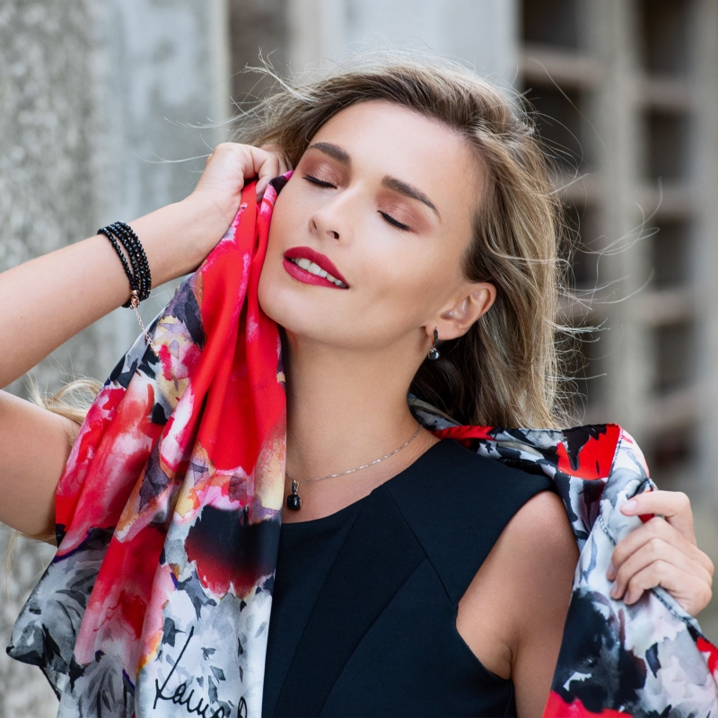 Silk shawl roses red & black