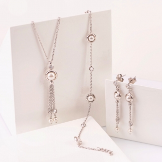 Gift: Silver necklace and earrings Cocktail Pearls