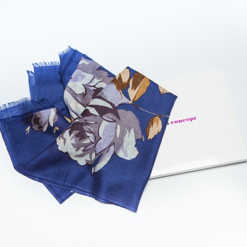 Wool Scarf Mila Schon print blu roses gray