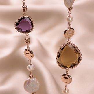 Colier cu argint roz, pietre violet si maro, perle si elemente metalice aurii. Design elegant, stil boem.