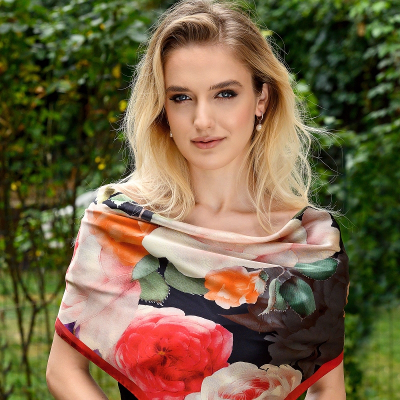 Silk scarf Heaven Roses black