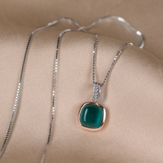 Sterling Silver Necklace Iconic Emerald Cat Eye