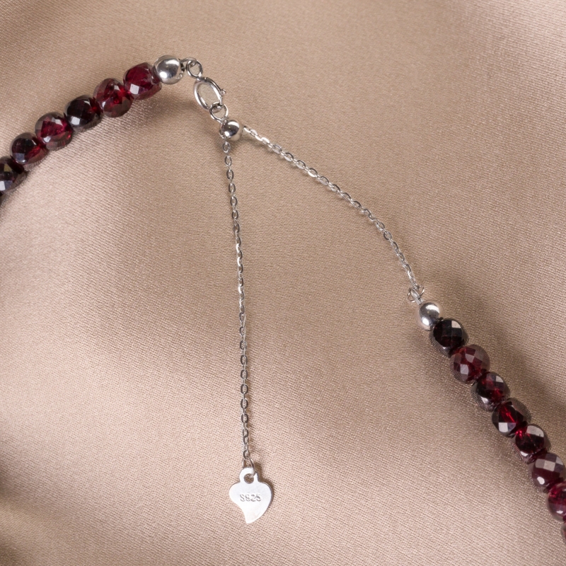 Choker argint granat fatetat, lantisor culisant