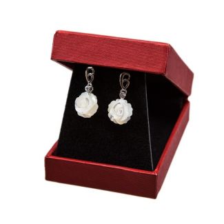 Silver earrings with pearl white flower