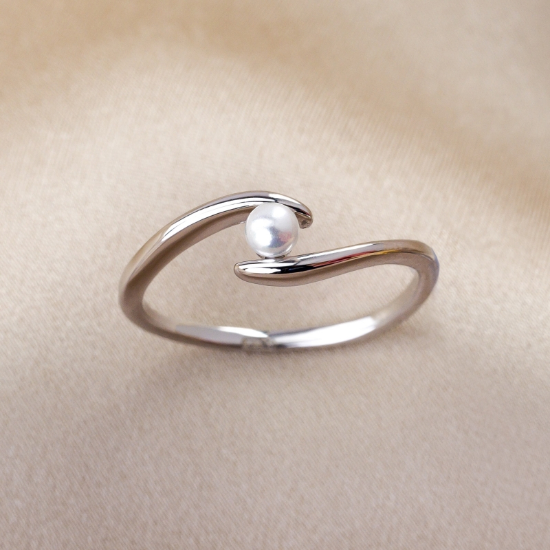 Sterling Silver Ring Pearl's Touch