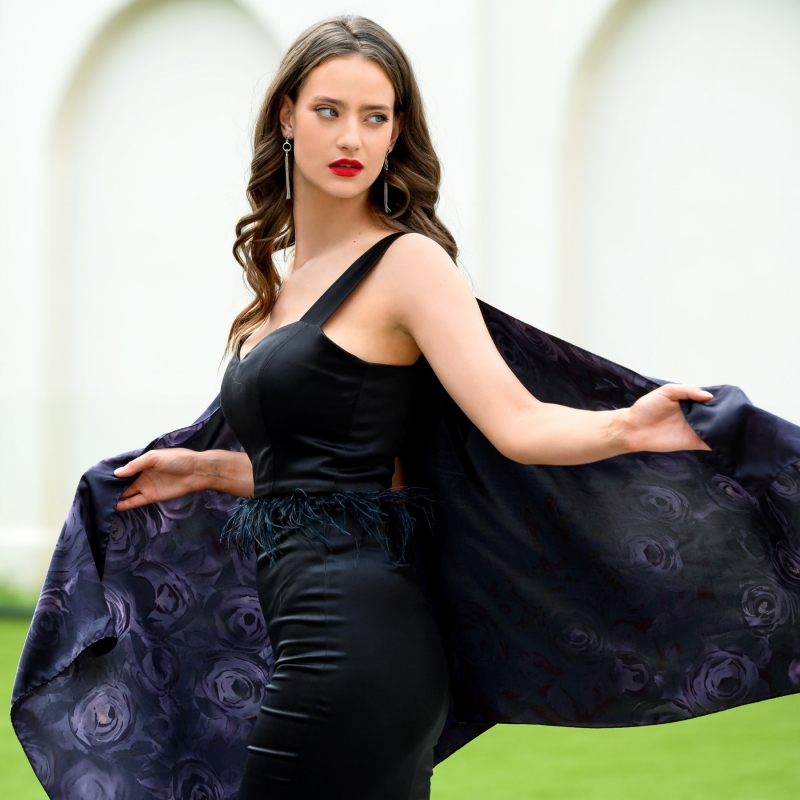 Silk Shawl La Plus Belle Roses noir