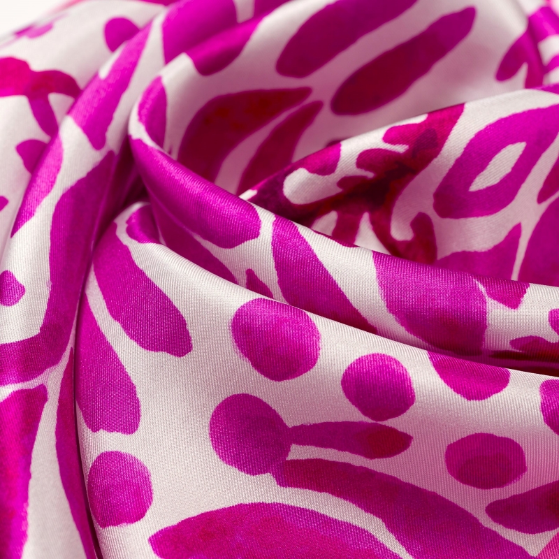Esarfa din matase cu imprimeu floral si pesti, culori fucsia si roz.