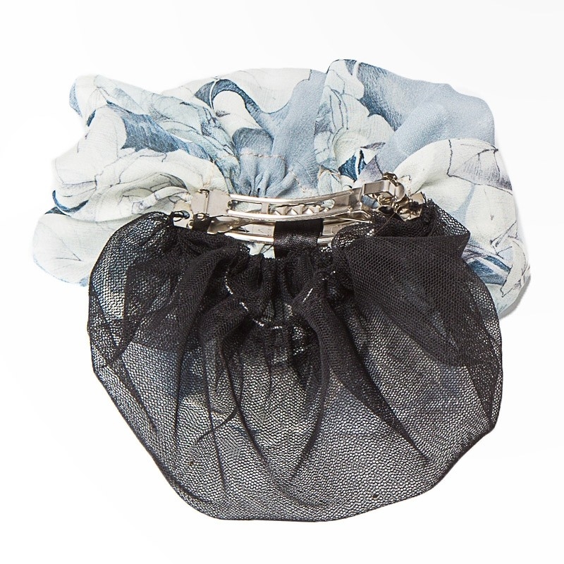 Accessory bake blue and white