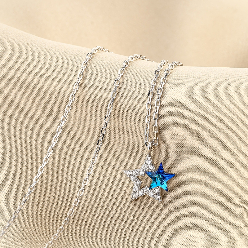 Colier argint cu pandantiv stea dubla, una cu cristale albe, alta albastra.