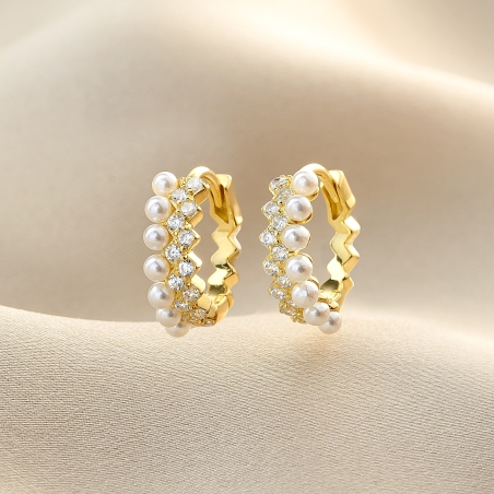 Cercel tip creole din argint placat aur 14K cu sir de perle albe si zirconii.