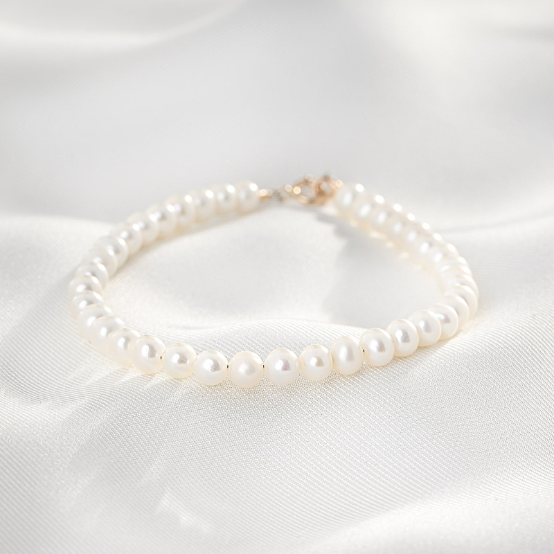 Bracelet Essencial Line pearls 4.5 mm, 14K gold closure