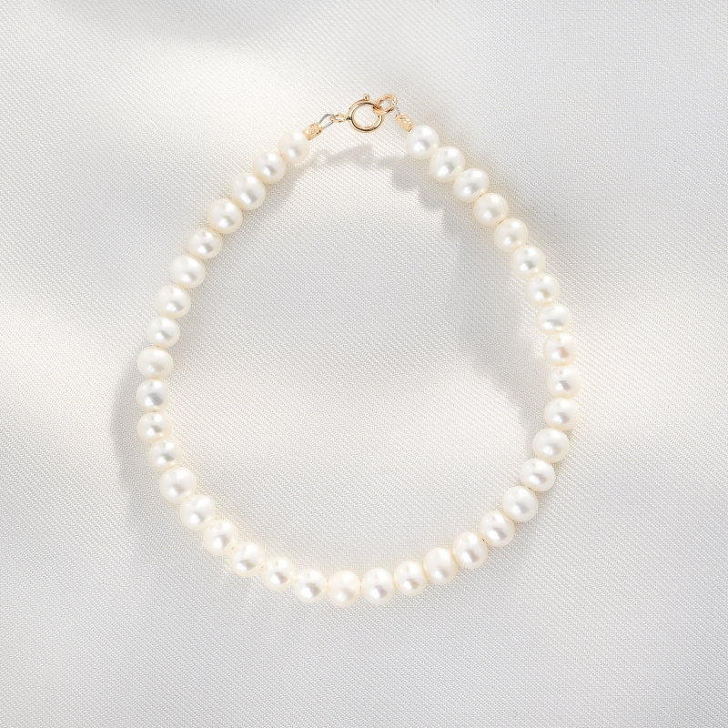 Bracelet Essencial Line pearls 4.5 mm, 14K gold closure
