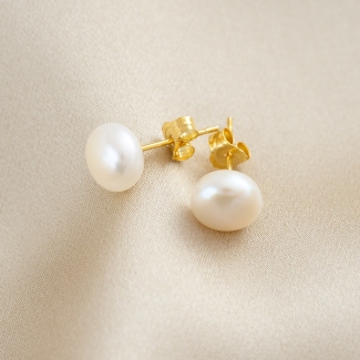 Minimal M white pearls gold earrings