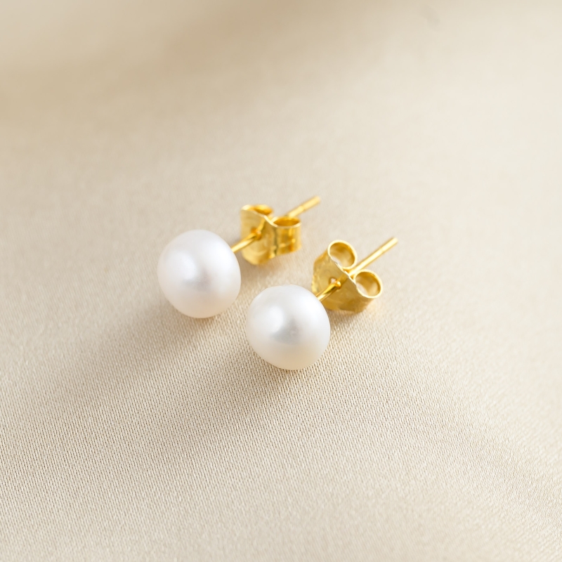 Minimal S white pearls gold earrings