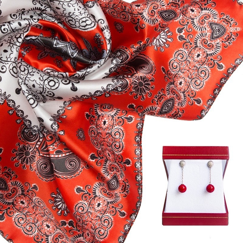 GIFT: Laura Biagiotti purple flowers scarf and bracelet amethyst, rose quartz, crystal ice