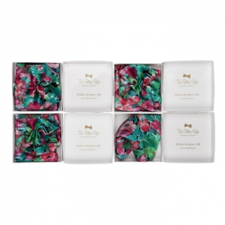 Eşarfă cu volan flori roşii pe fond verde 