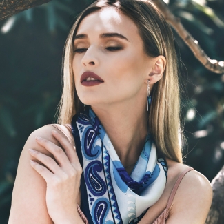 GIFT: Laura Biagiotti scarf abstract black and silver earrings and pearl gray hematite