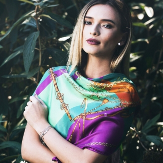 Cadou: Esarfa matase Lovely Touch Emerald si bratara agat pastel dantela verde