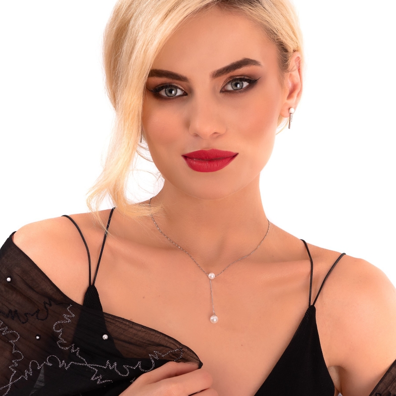 Silver and pearls necklace Delicate